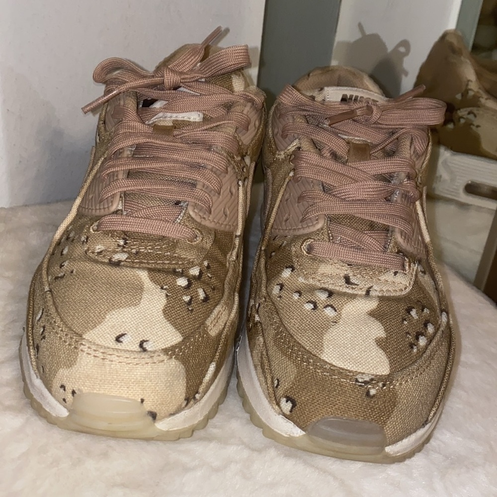 Nike Women’s Air Max 90 Desert Camo Sneakers - Tan & Cream - Picture 4 of 8